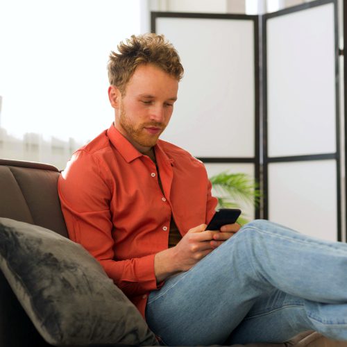 Online coaching als laagdrempelige vorm van begeleiding, waarbij rust, privacy en focus centraal staan.