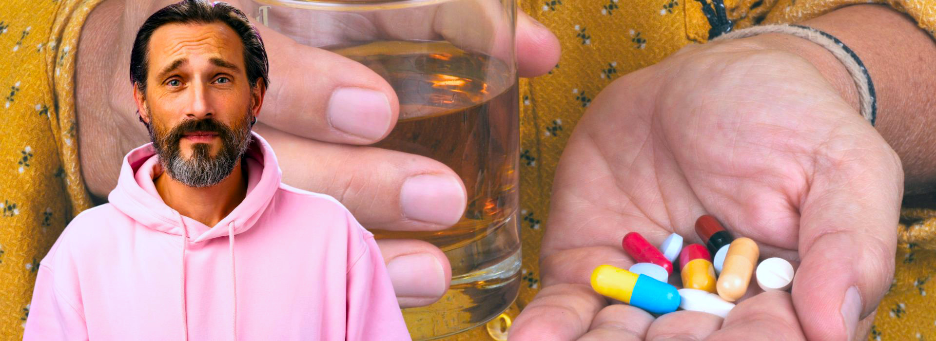 Man kijkt de lezer aan met achter hem een glas alcohol en een hand vol pillen als beeld van verslaving
