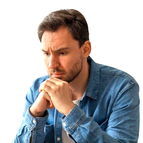 Man zit peinzend met zijn handen tegen elkaar en kijkt somber omlaag, beeld bij depressief voelen.